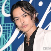 三代目JSB今市隆二、純白スーツで異彩放つ<ティファニー表参道オープニングイベント> 画像