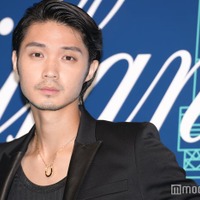 磯村勇斗、ワイルドな髭姿でクールな表情<ティファニー表参道オープニングイベント> 画像