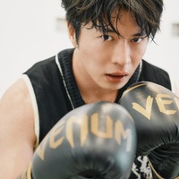 田中圭、ハードなキックボクシング挑戦 初体験とは思えぬフォーム 画像