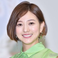 伊藤千晃、スラリ美脚“ギャル千晃ショット”でデビュー18周年報告「あの頃とは全く違う形ではあるけれど」 画像