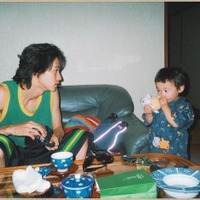 窪塚洋介、幼少期の窪塚愛流との親子ショットを完全再現「エモい」「そっくり」と反響 画像