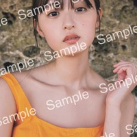 乃木坂46遠藤さくら、タンクトップ姿で美デコルテ輝く 封入ポストカード第2弾公開<可憐> 画像