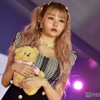 戦慄かなの、ふんわりツインテール姿でドーリーな魅力 ミニスカから美脚披露＜OKINAWA COLLECTION 2023＞ 画像