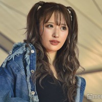 伊藤桃々、高めツインテール姿が可愛い キャミソールから美肩チラ見せ<OKINAWA COLLECTION 2023> 画像