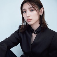 白石聖、ヌーディーメイク&メンズライクアクセでハンサムな姿に 画像