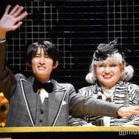 Snow Man向井康二の優しさ溢れる 報道陣に“らしさ”全開の対応<ハロルドとモード> 画像