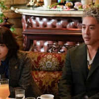 ムロツヨシ&平手友梨奈、初共演で対照的な姿「うちの弁護士は手がかかる」場面写真初解禁 画像