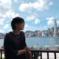 佐藤健、香港で極上の芸術&グルメを堪能 「文明が密集してる」特別な1日に密着 画像