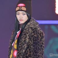 櫻坂46山崎天、ド派手“柄×柄コーデ”着こなし 唯一無二の表現力光る<GirlsAward 2023 A/W> 画像