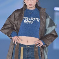 ゆうちゃみ、ヘルシーな美ウエストのぞく“大人ギャル”に<GirlsAward 2023 A/W> 画像