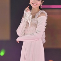 “ティーンの憧れ”林芽亜里、ホワイトワンピで美デコルテ披露<GirlsAward 2023 A/W> 画像