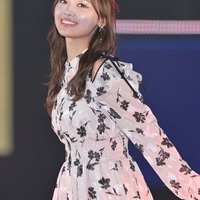 日向坂46濱岸ひより、肩フリル&スカートなびかせる 自信溢れる笑顔で魅了<GirlsAward 2023 A/W> 画像