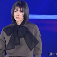 櫻坂46藤吉夏鈴、ビッグリボンがお似合い 鋭い視線に観客夢中<GirlsAward 2023 A/W> 画像