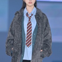 中町綾、スモーキーメイクでクールな雰囲気 プレッピーコーデ披露<GirlsAward 2023 A/W> 画像