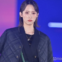 “元看護士TikToker”わらし。差し色コーデで存在感 動画とのギャップで沸かす<GirlsAward 2023 A/W> 画像