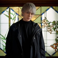 ジャニーズWEST神山智洋、ドラマ初単独主演 “見た目18歳、実年齢88歳”の吸血鬼探偵に<白暮のクロニクル> 画像