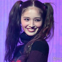 せいら、高めツインテール姿が新鮮 スリットワンピで美脚チラリ<ViVi Night2023> 画像