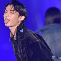 ショーマン「TiU」の正体で話題・藤原大祐、大胆舌出しで観客悩殺<TGC 北九州 2023> 画像
