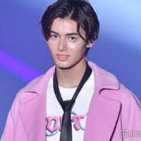 Z世代から人気誇るイケメン・翔、ピンクコート見事に着こなす スウェット×ネクタイの個性的コーデ<TGC 北九州 2023> 画像