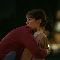 <時をかけるな、恋人たち 第1話>現代人・廻(吉岡里帆)、未来人・翔(永山瑛太)と“違法タイムトラベラー”取り締まることに 時を超えた禁断の恋が幕開け 画像