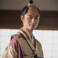 HiHi Jets作間龍斗、髷姿で微笑む「どうする家康」豊臣秀頼の扮装写真公開 画像