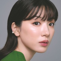 永野芽郁、美肌・体型維持の秘訣語る ツヤ肌光る「美的」2パターン表紙 画像