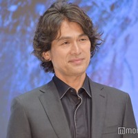 江口洋介、TVで弾き語る姿が「楽しそう」と話題に 演奏中断のハプニングも 画像