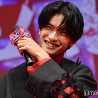 なにわ男子・高橋恭平、拳銃シーンでなぜかターン 佐々木蔵之介がキレキレツッコミ<マイホームヒーロー> 画像