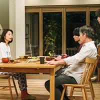 <コタツがない家 第1話>カリスマヒロイン・万里江(小池栄子)、ダメ男3人養う ネオ・ホームコメディー開幕 画像