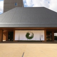 “京都最大級”お菓子ミュージアム「atelier京ばあむ」誕生 ショップ・カフェ・工場見学の3つの体験を楽しむ 画像