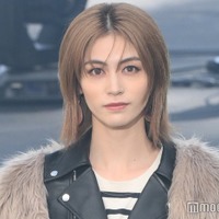 楓、ミニ丈スカートで美脚披露 秋コーデで堂々ランウェイ<TGC フェス 山梨 2023> 画像