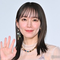 吉岡里帆、美谷間くっきり水着姿披露「見惚れる」「色っぽい」 画像