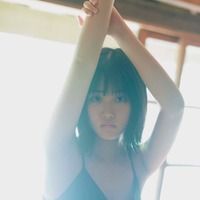 原菜乃華、初水着姿で美ボディ披露 抜群スタイル際立つ先行カット続々公開<はなのいろ> 画像