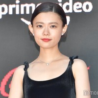 杉咲花、美背中輝くブラックドレスで大胆肌見せ<第36回東京国際映画祭> 画像