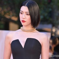 三吉彩花、ブラックドレスで美谷間披露 窪塚洋介・前田公輝と色気放つ<第36回東京国際映画祭> 画像