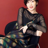 「ブギウギ」で注目の伊原六花、ほっそり二の腕際立つ透けトップスで艶やかな美貌 画像