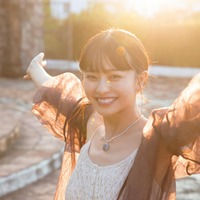 椛島光、ヘルシー美肌輝くショット公開 伊勢志摩ロケの2024年カレンダー決定 画像