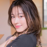 “朝倉未来発掘の美女”で話題・美月、美ウエスト際立つミニ丈トップス姿披露「カッコいいし色っぽい」「セクシー」反響続々 画像
