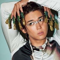 WEST.小瀧望、エッジーなメイクアップ&ネイルに挑戦「NYLON JAPAN」連載継続初回 画像