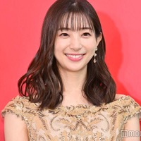 足立梨花、ミニスカ&ブーツから美脚スラリ「スタイル抜群」「美しい」USJ満喫ショット公開 画像