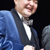 内山信二、妻の第2子妊娠を発表 家族3ショットで報告 画像