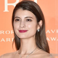 マギー、美背中大胆披露 SEXYバニープチ仮装に反響「背筋すごい」「美しすぎる」 画像
