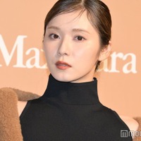 松岡茉優、コートから美肩チラリ「肌がチラっと見えるだけでとてもヘルシー」 画像