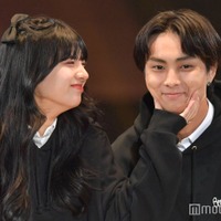 「今日好き」“れいみひ”向井怜衣&小幡海潤カップル、お揃いパーカーコーデ 半年記念日の計画明かす<札幌コレクション 2023 A/W> 画像