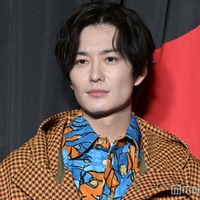 岡田将生、“恋人視点風ショット”が話題「かっこいい」「私服のセンスが好き」の声相次ぐ 画像