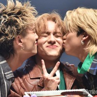 山下幸輝、もーりーしゅーとがサプライズ登場 キスのプレゼントもらう<「ホミパリ」WEB独占取材> 画像