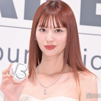 鈴木えみ、美デコルテに5億円超ジュエリー輝く 唯一の肌悩み明かす 画像