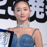 みちょぱ、“ほぼ裸”スタイルで美ボディ全開「張り切った衣装にしちゃった」<ベストジーニスト2023> 画像