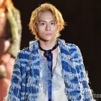 山下幸輝、前髪アップで雰囲気ガラリ 寒色系シャドウが個性的<BISHU COLLECTION> 画像