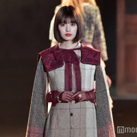 鶴嶋乃愛、ノースリワンピからほっそり二の腕披露 ドーリーな雰囲気漂う<BISHU COLLECTION> 画像